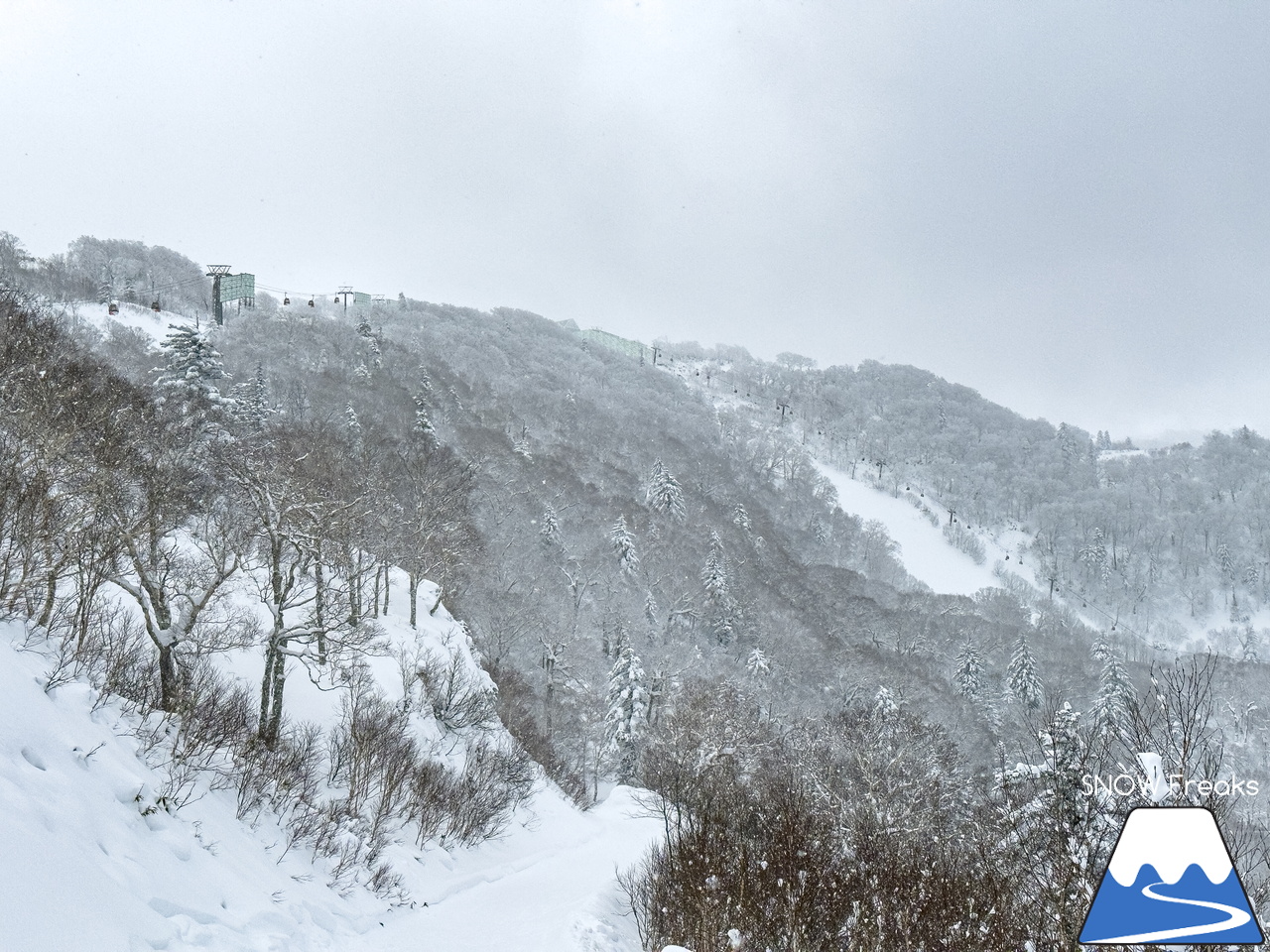 キロロリゾート｜遅ればせながら…。積雪200cmのキロロで、2025～2026 SNOW Freaks『初滑り』。今シーズンもどうぞよろしくお願いいたします！